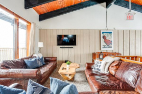 Blue Mtn Chalet with a Sauna, Sleeps 20